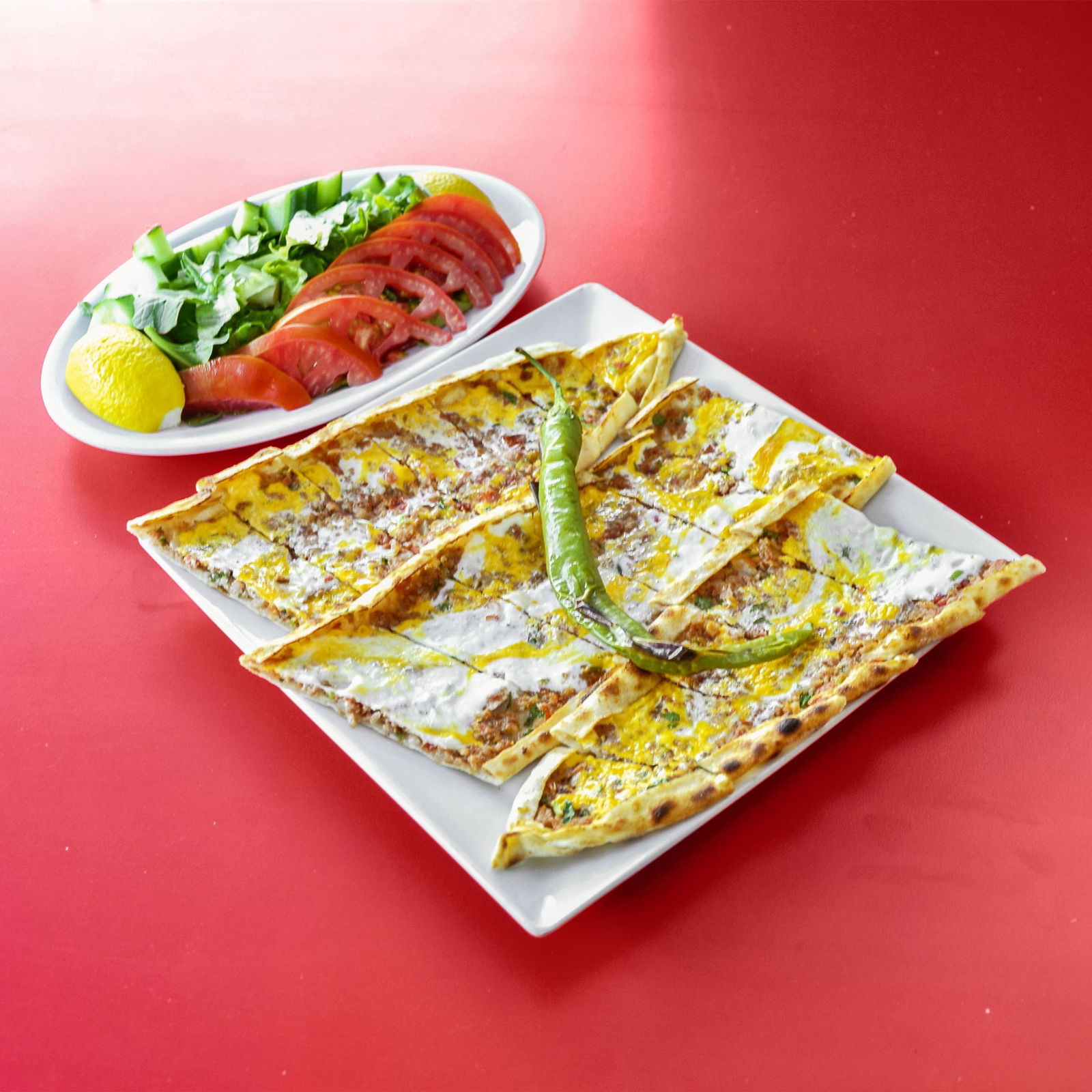 Kıymalı Yumurtalı Pide