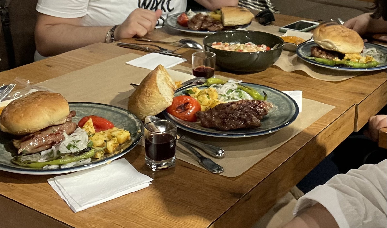 Altı Üstü Kırk Köfte