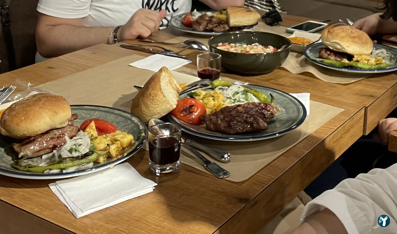 Altı Üstü Kırk Köfte