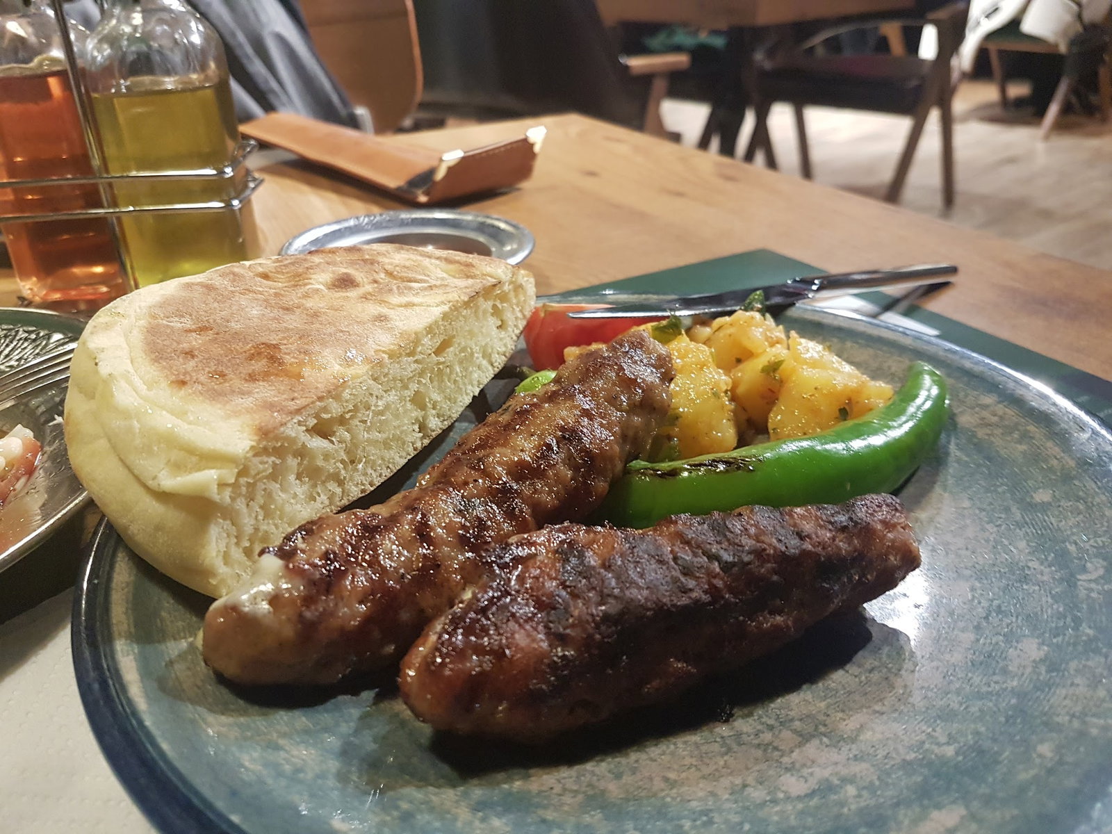 Altı Üstü Kırk Köfte