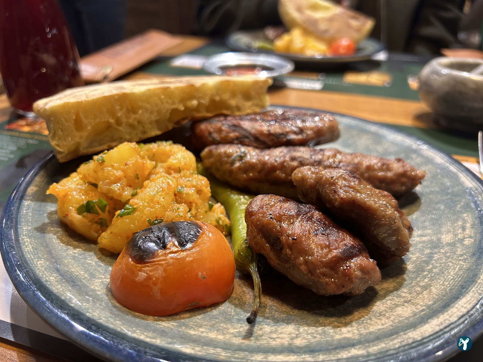 Altı Üstü Kırk Köfte