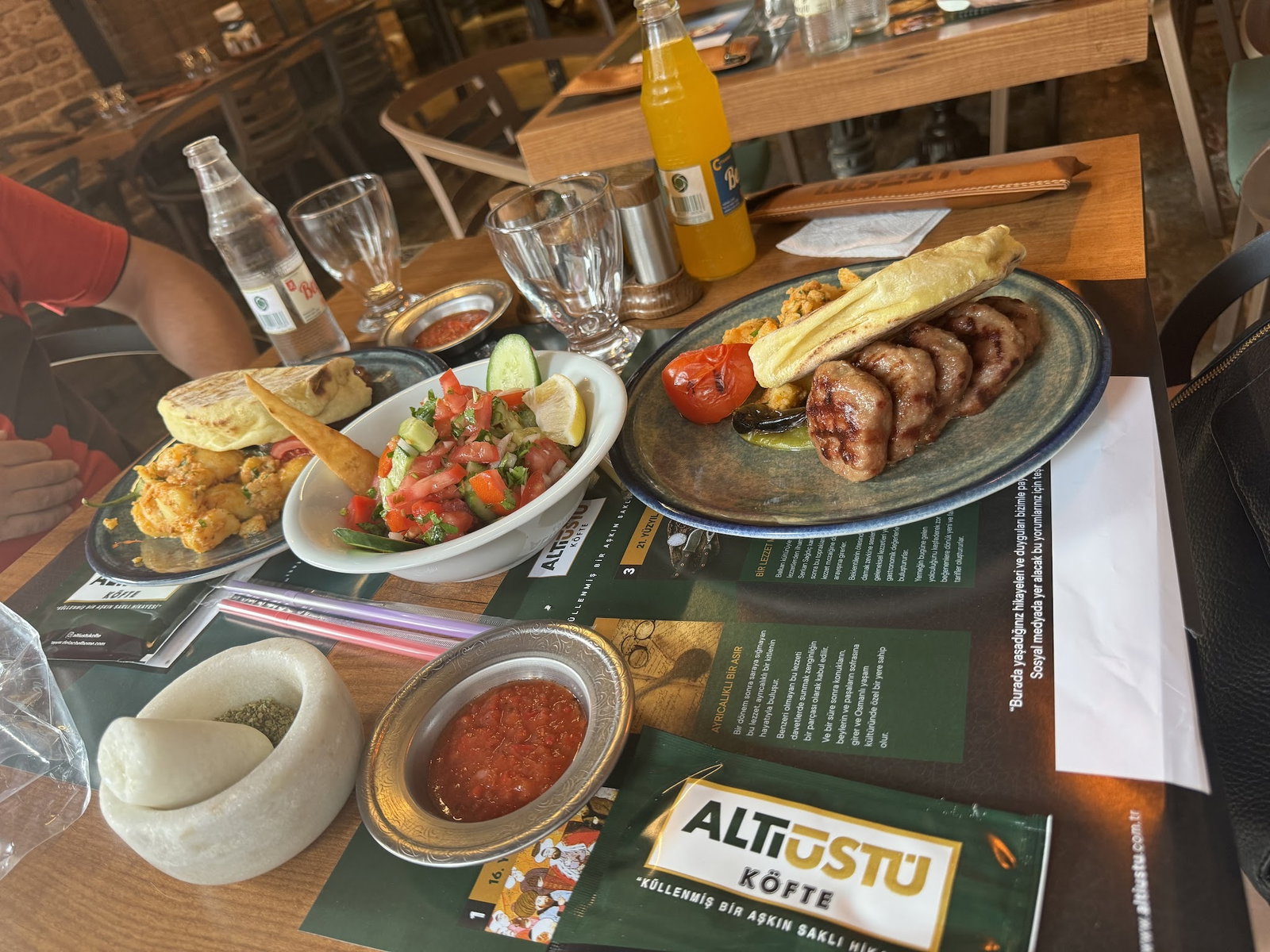 Altı Üstü Kırk Köfte