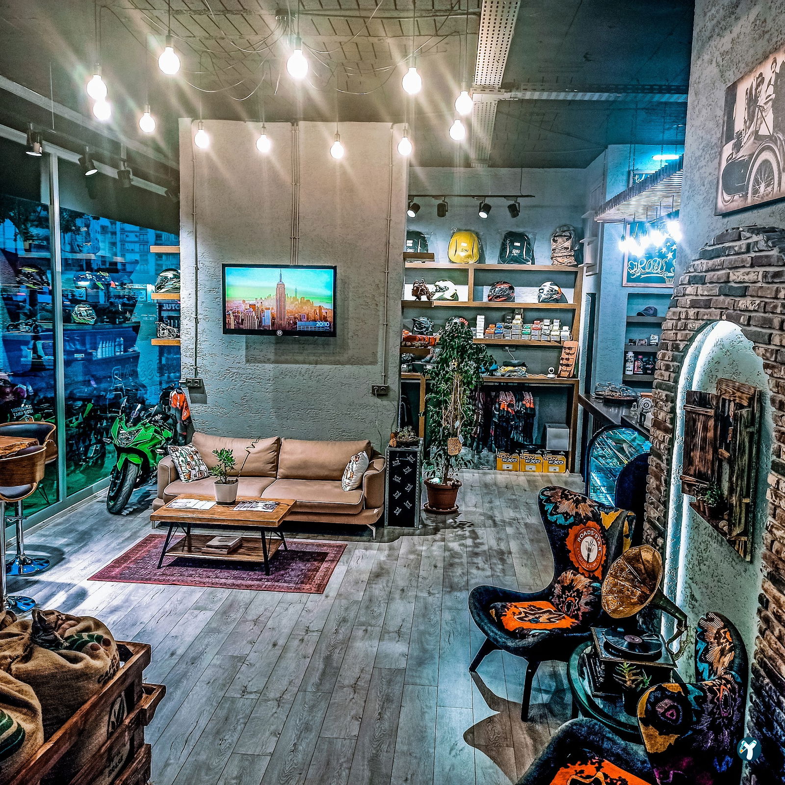 Roadsstar Coffee & Store