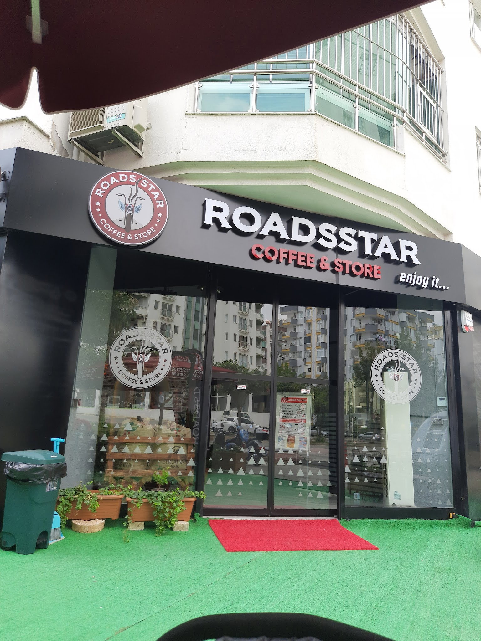 Roadsstar Coffee & Store