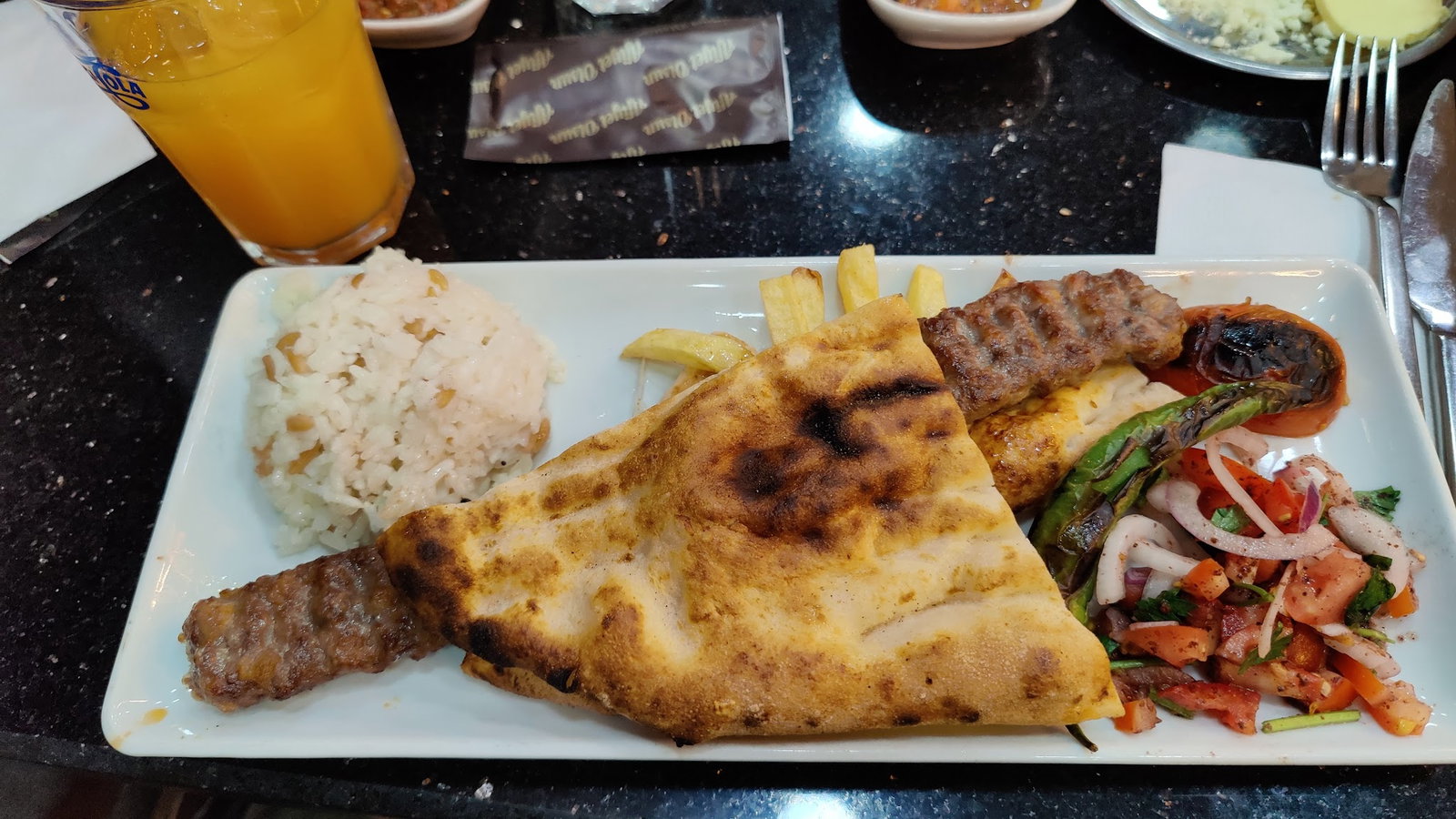 Akdoğan Döner Kebap Restoran Pi̇zza Pi̇de Kahvalti Baklava
