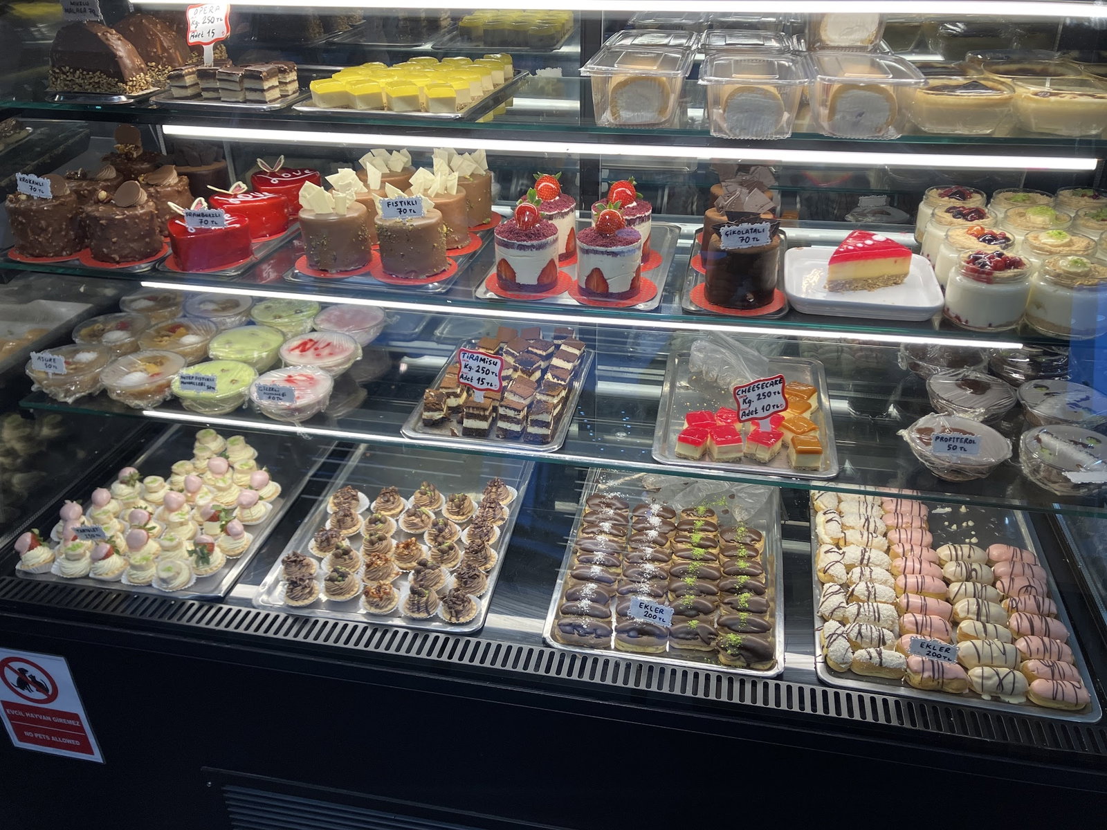 Akdoğan Döner Kebap Restoran Pi̇zza Pi̇de Kahvalti Baklava