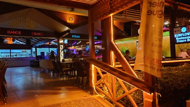 Sunflower Restaurant & Beach resimleri