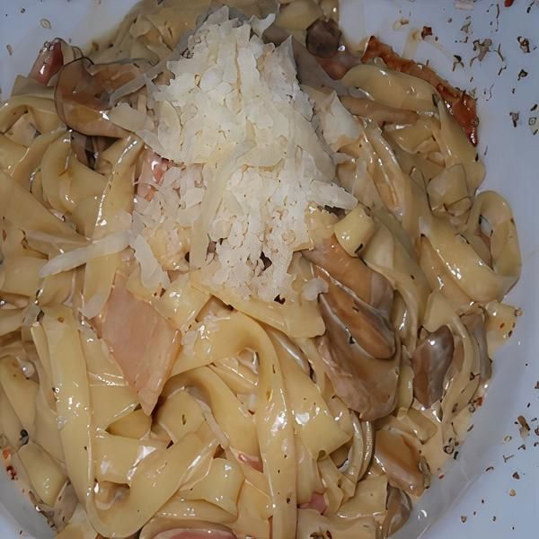 Fettuccine Alfredo
