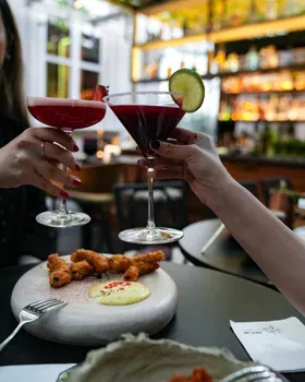 Ernest’s Bar by ÇokÇok Pera resimleri