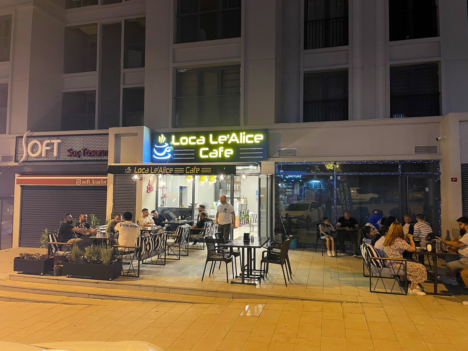 Loca Le Alice Cafe