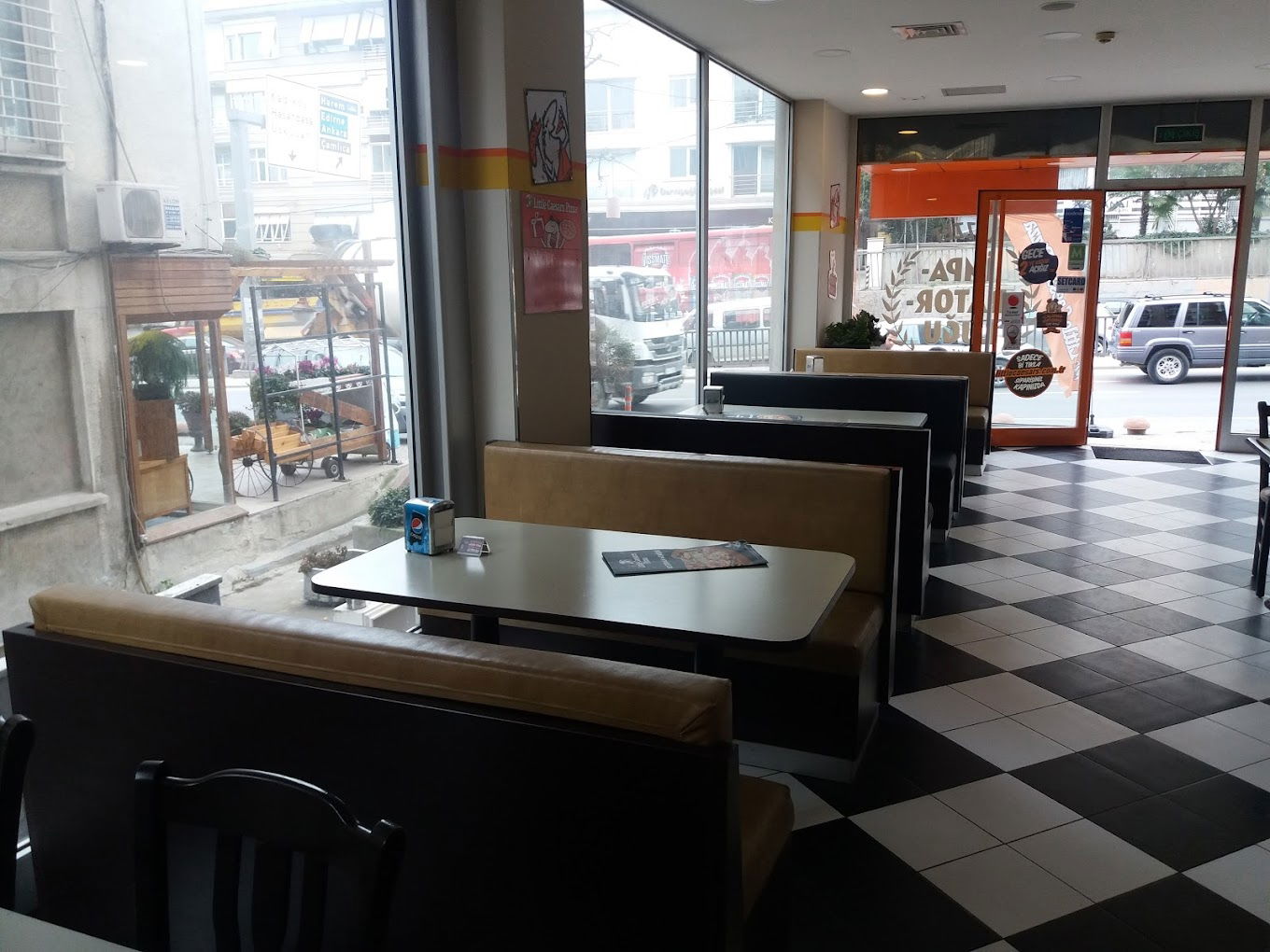 Little Caesars Acıbadem Şubesi