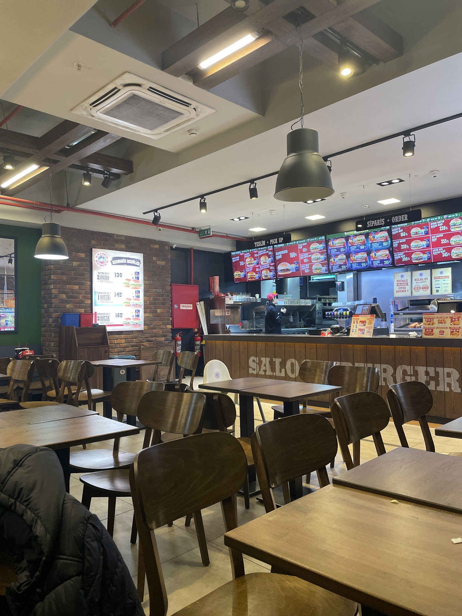 Saloon Burger Venezia Avm