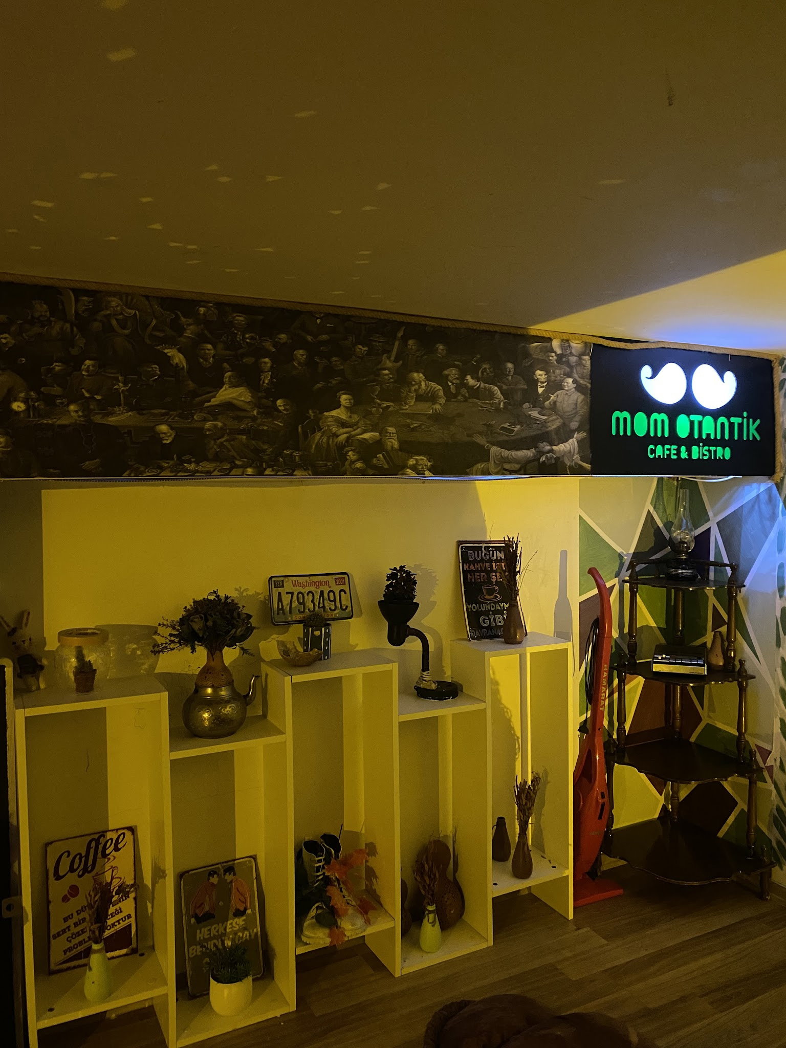 Alanya Waffle Cafe Coffee By Mom Otantik