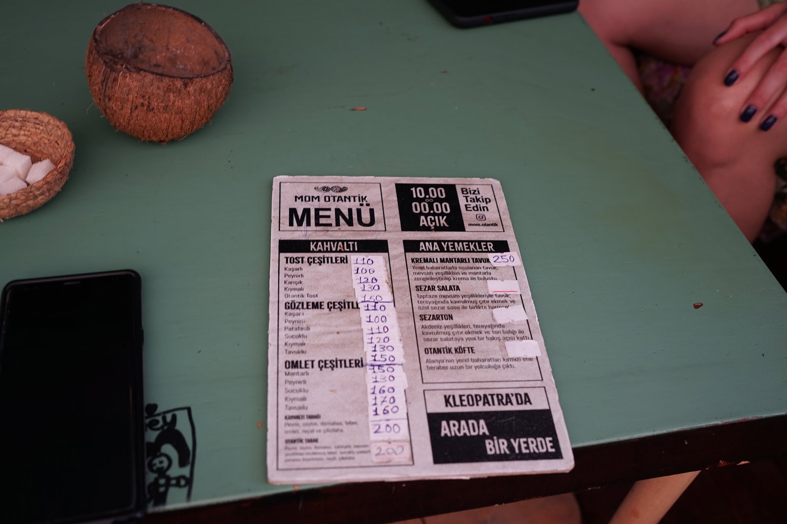 Alanya Waffle Cafe Coffee By Mom Otantik