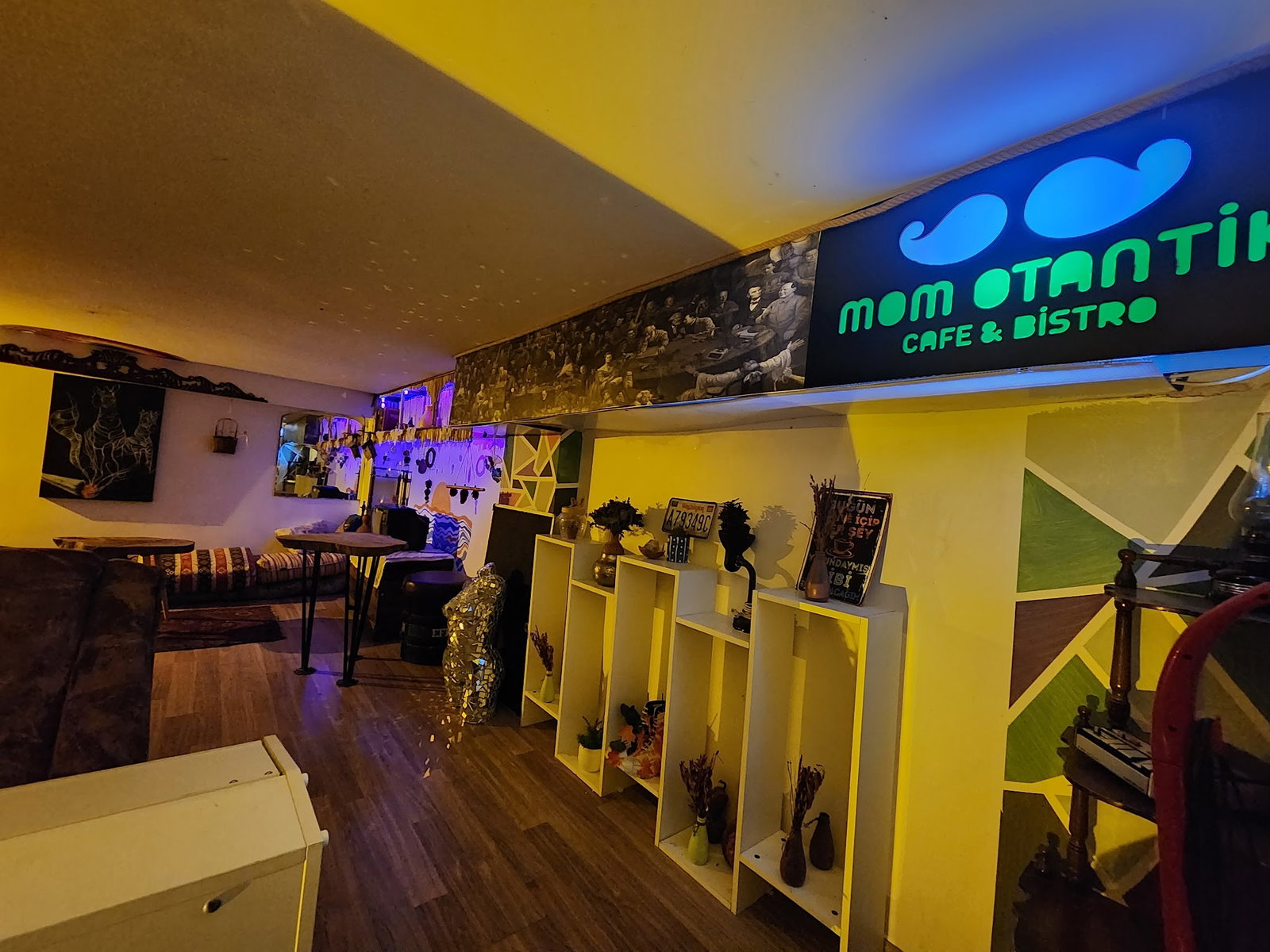 Alanya Waffle Cafe Coffee By Mom Otantik