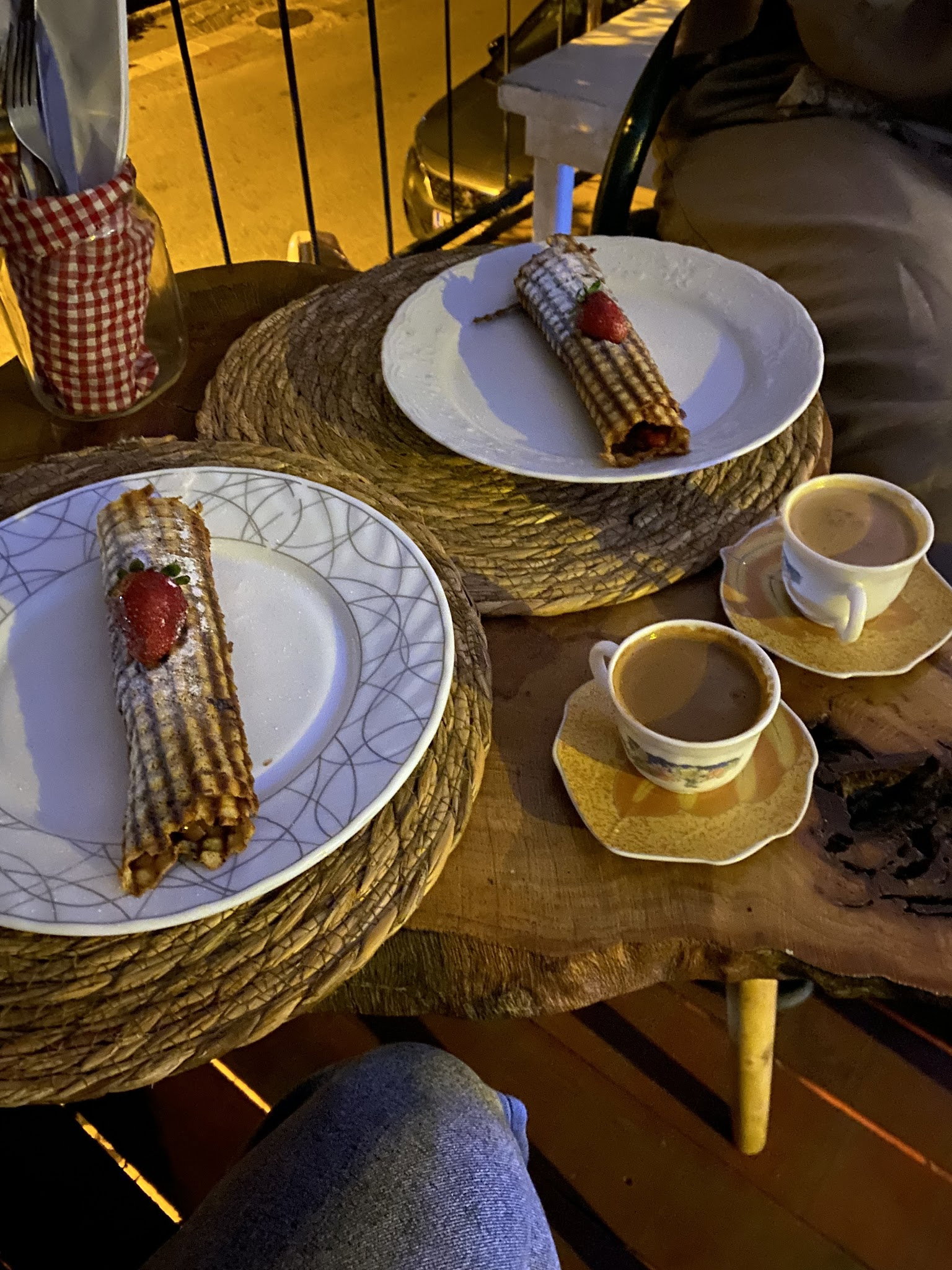 Alanya Waffle Cafe Coffee By Mom Otantik