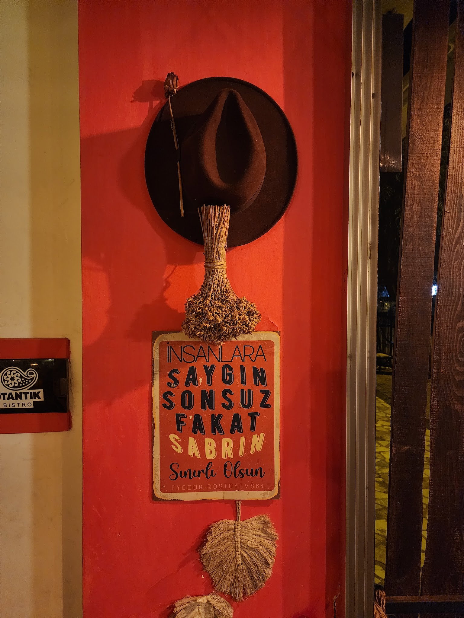 Alanya Waffle Cafe Coffee By Mom Otantik