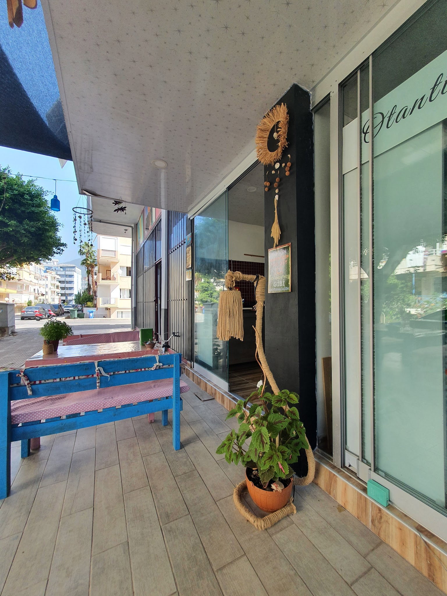 Alanya Waffle Cafe Coffee By Mom Otantik