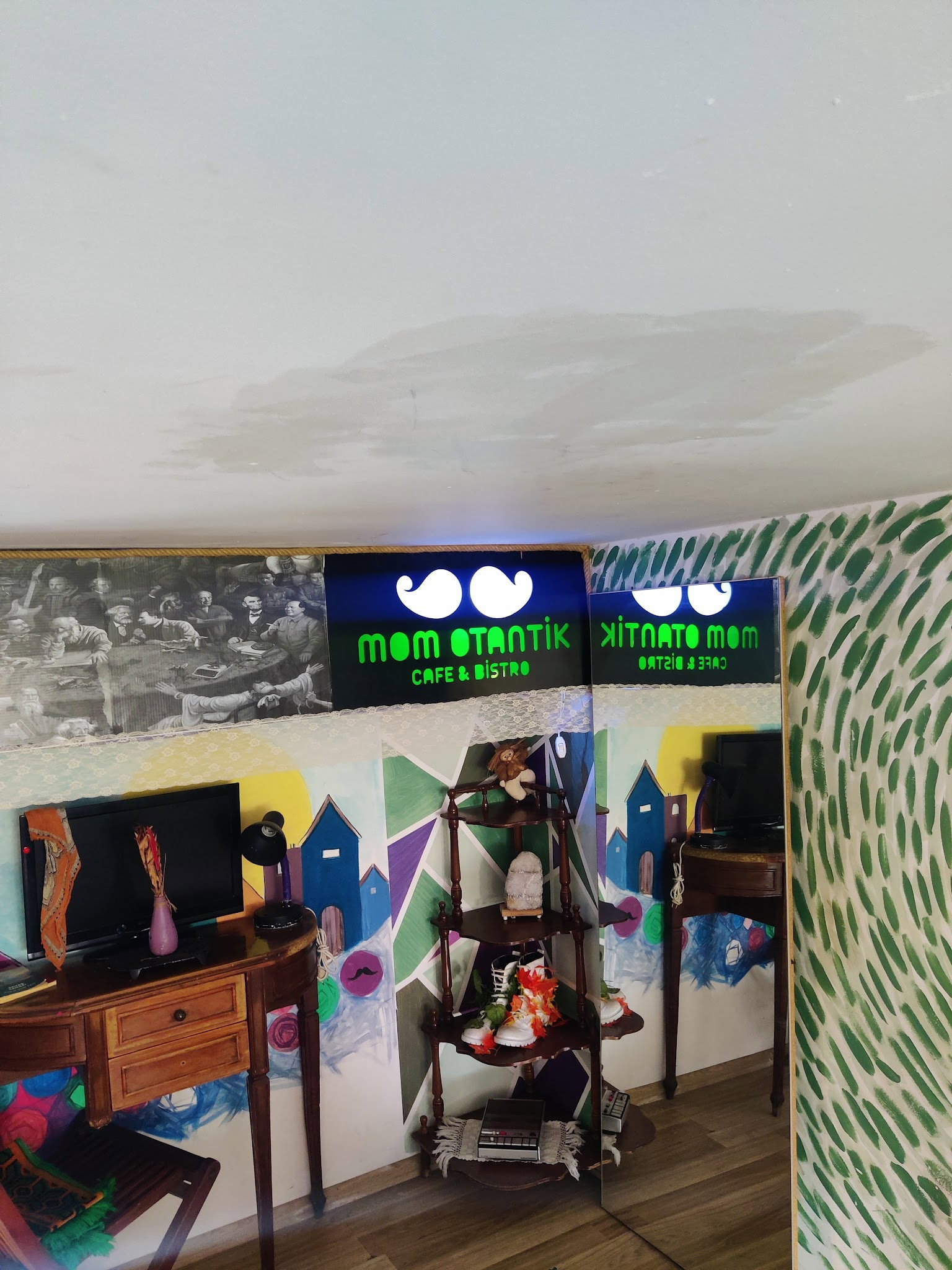 Alanya Waffle Cafe Coffee By Mom Otantik