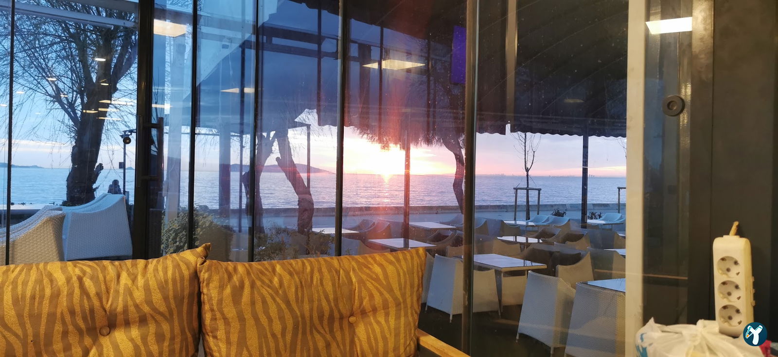 Yakamoz Cafe