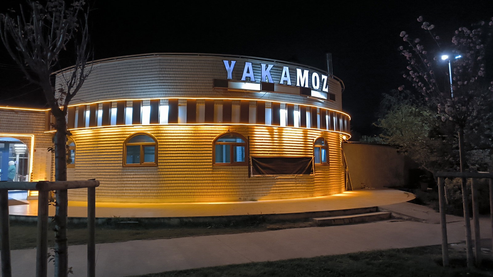 Yakamoz Cafe