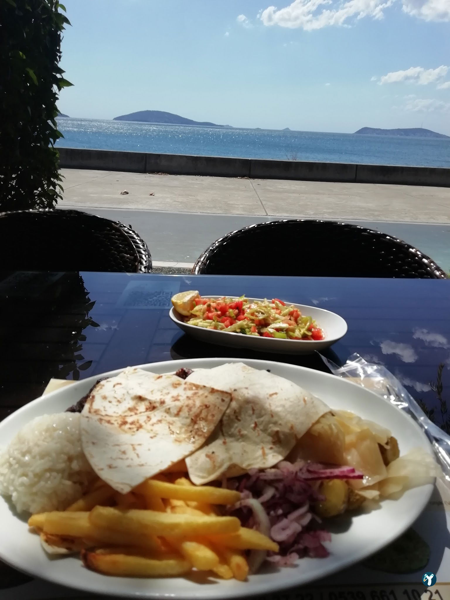 Yakamoz Cafe