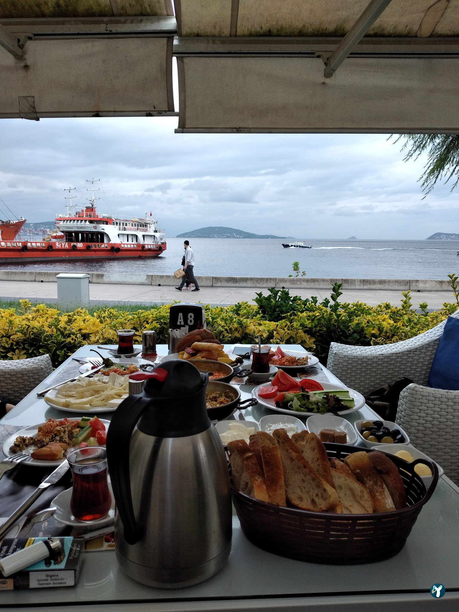 Yakamoz Cafe
