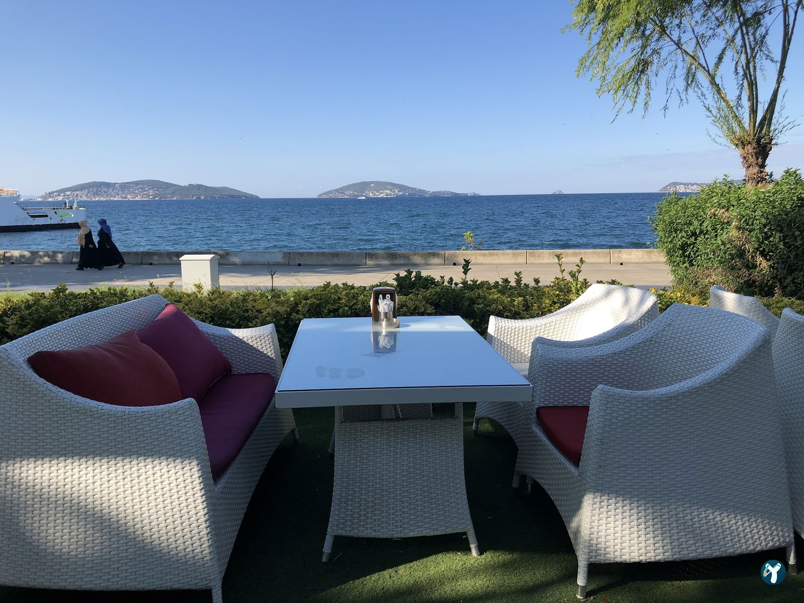 Yakamoz Cafe