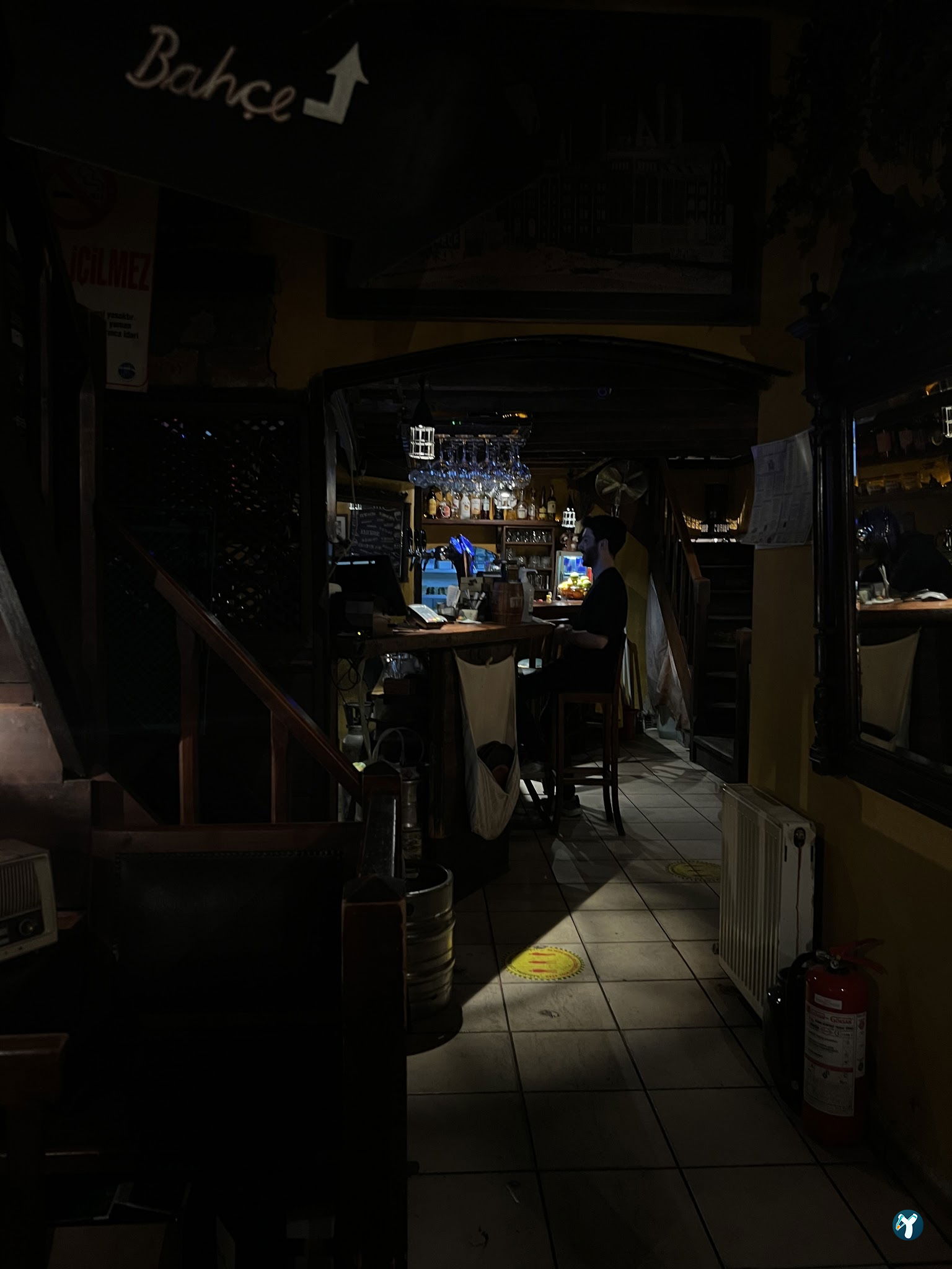 Lâl Cafe Bar