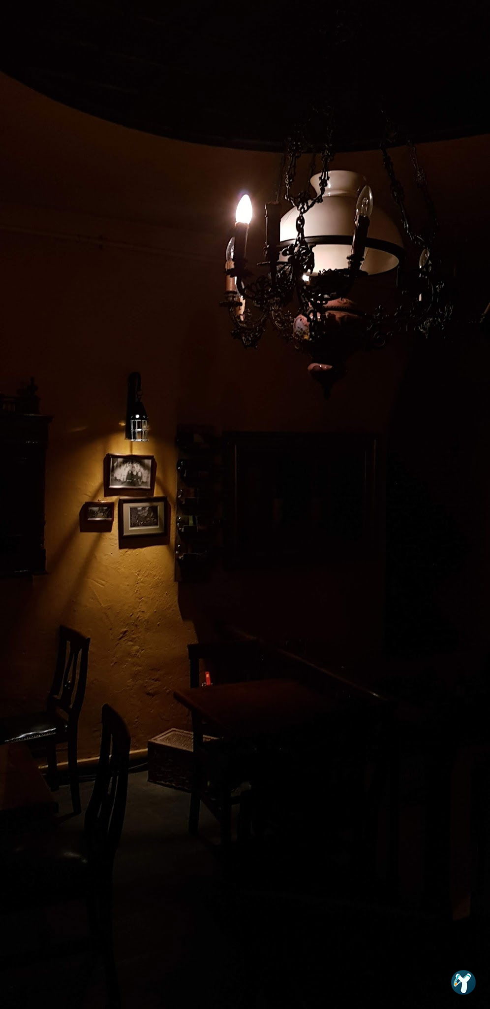 Lâl Cafe Bar