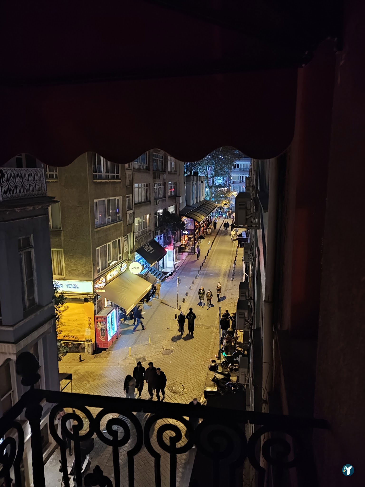 Lâl Cafe Bar