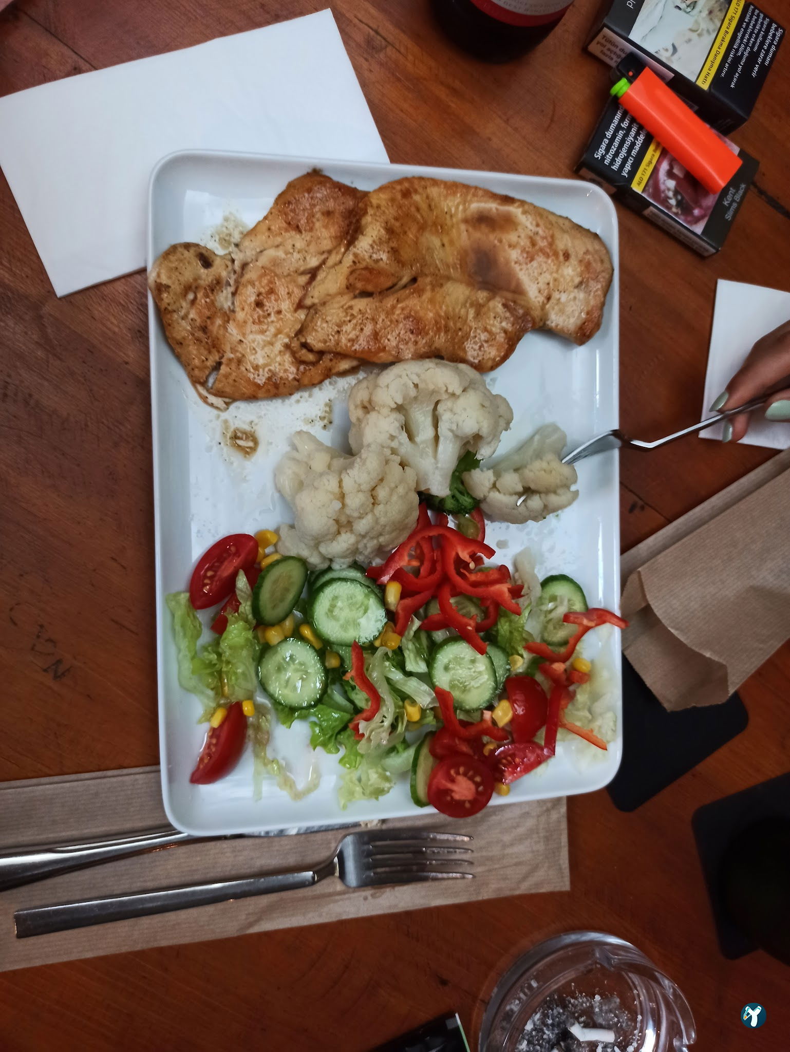 Lâl Cafe Bar