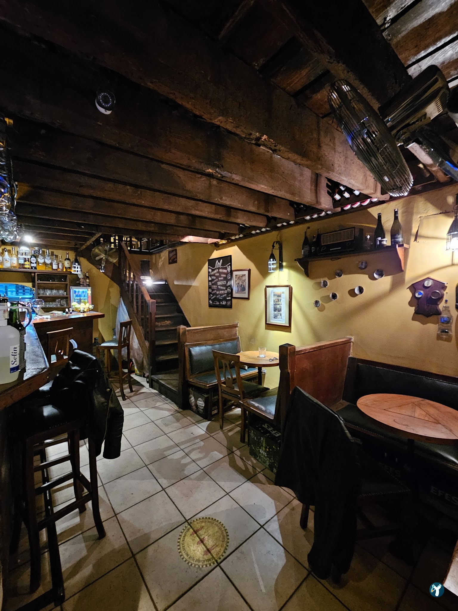 Lâl Cafe Bar