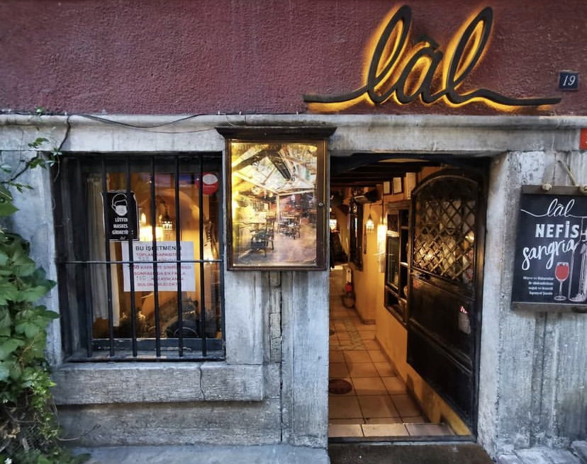 Lâl Cafe Bar
