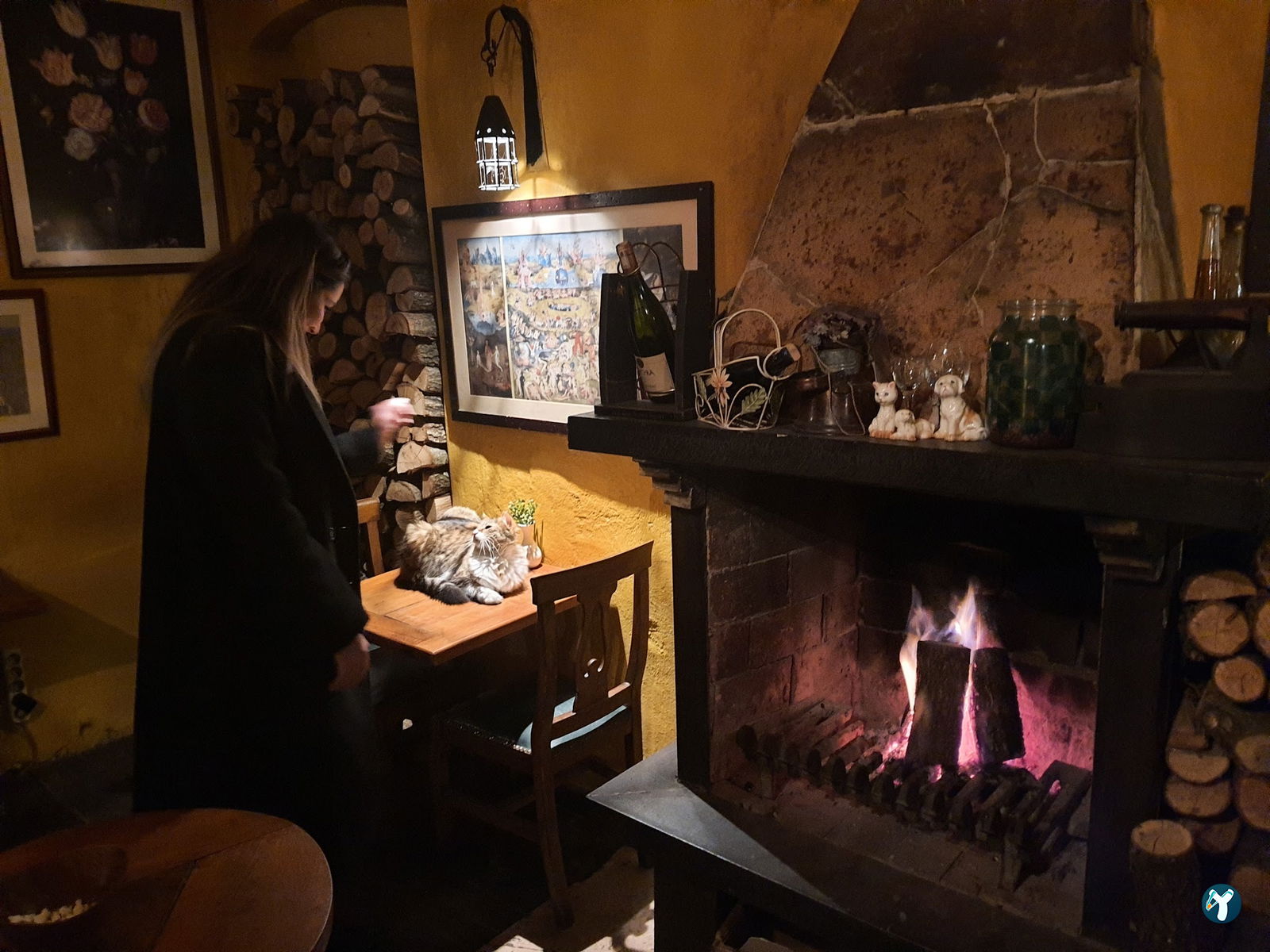 Lâl Cafe Bar