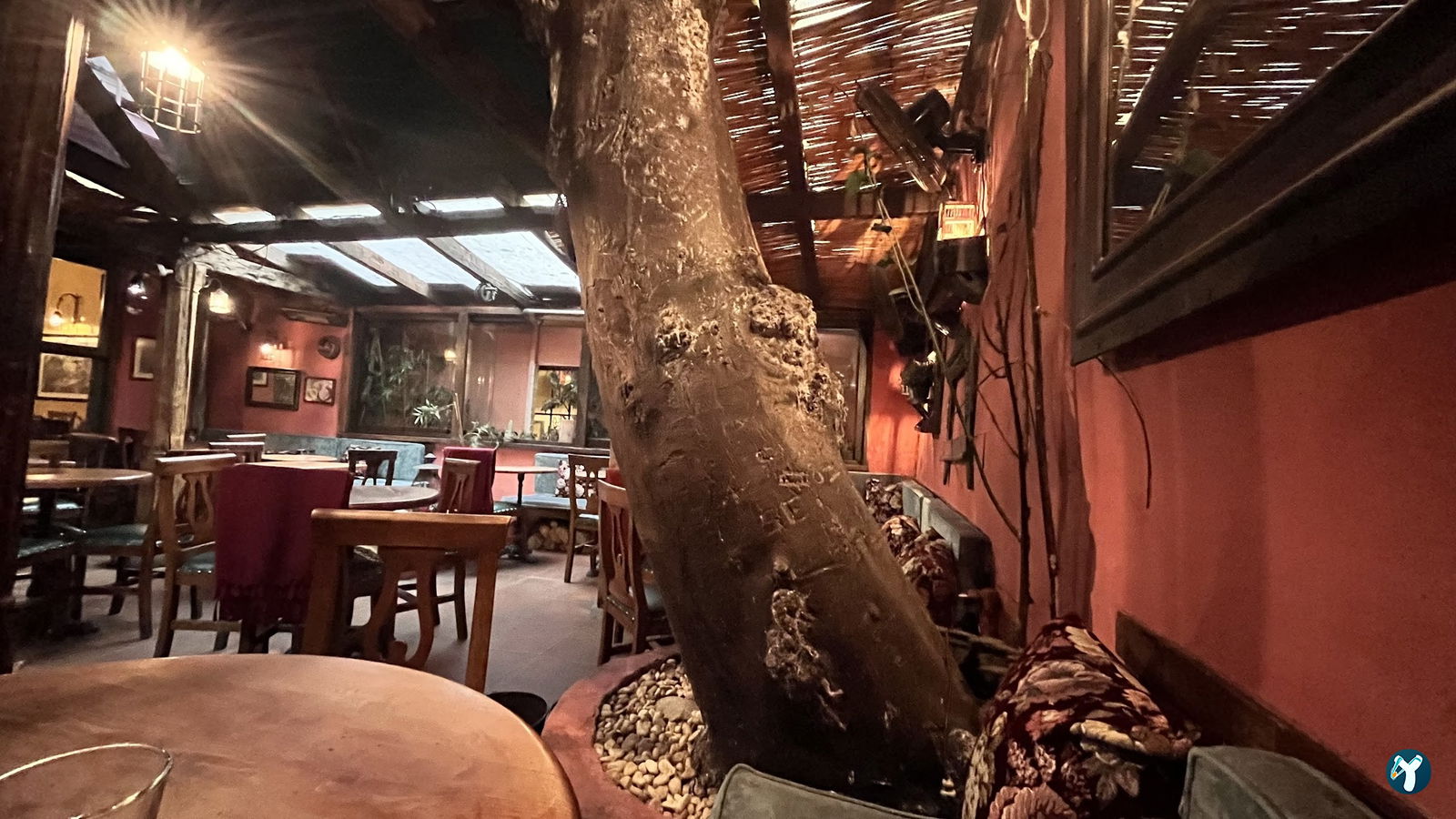 Lâl Cafe Bar