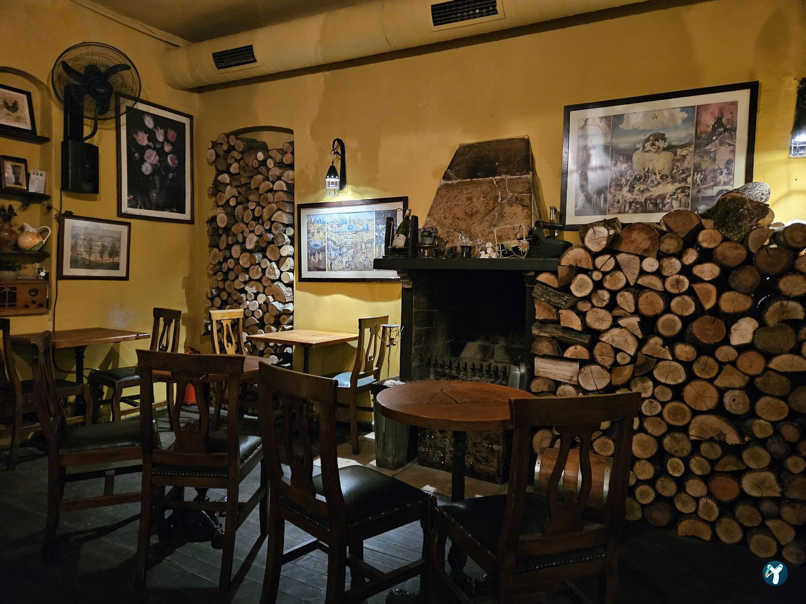 Lâl Cafe Bar
