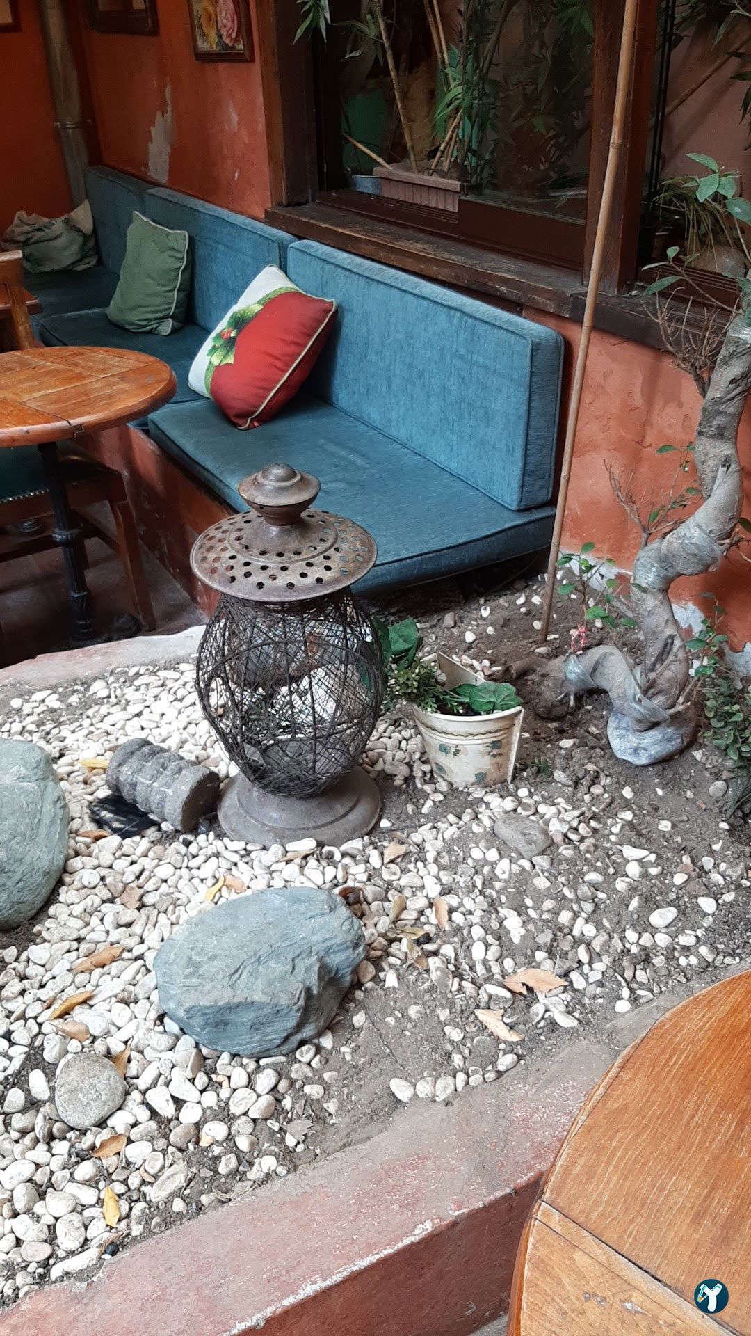 Lâl Cafe Bar