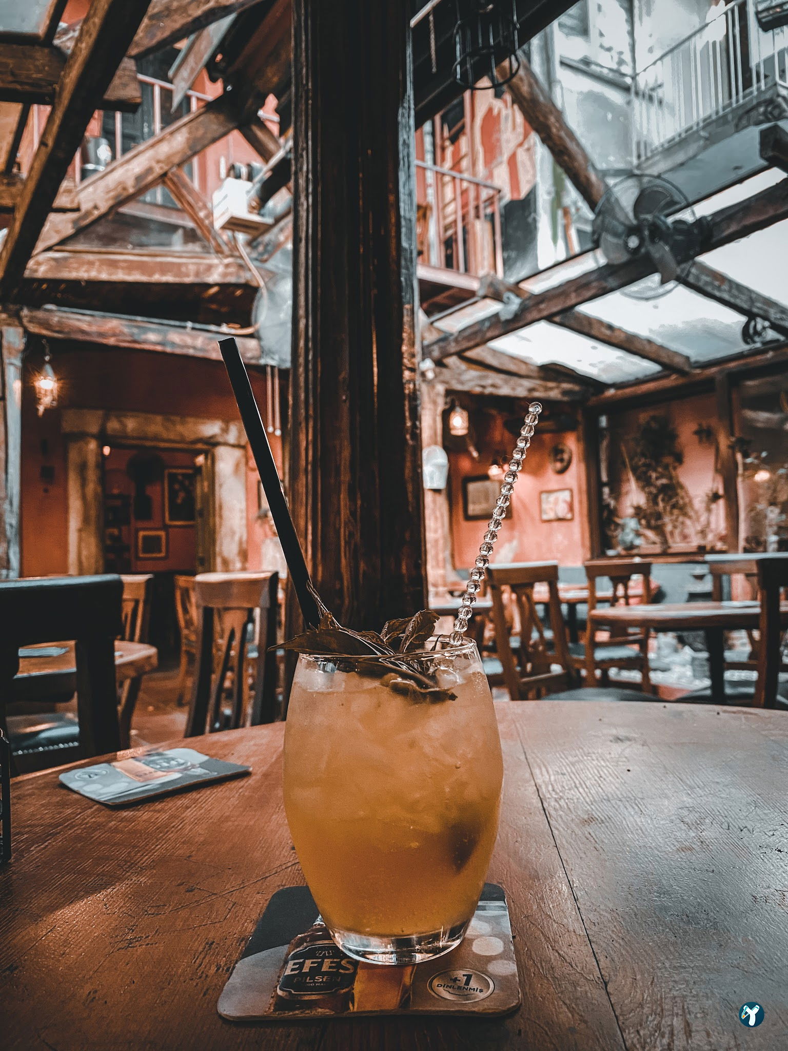 Lâl Cafe Bar