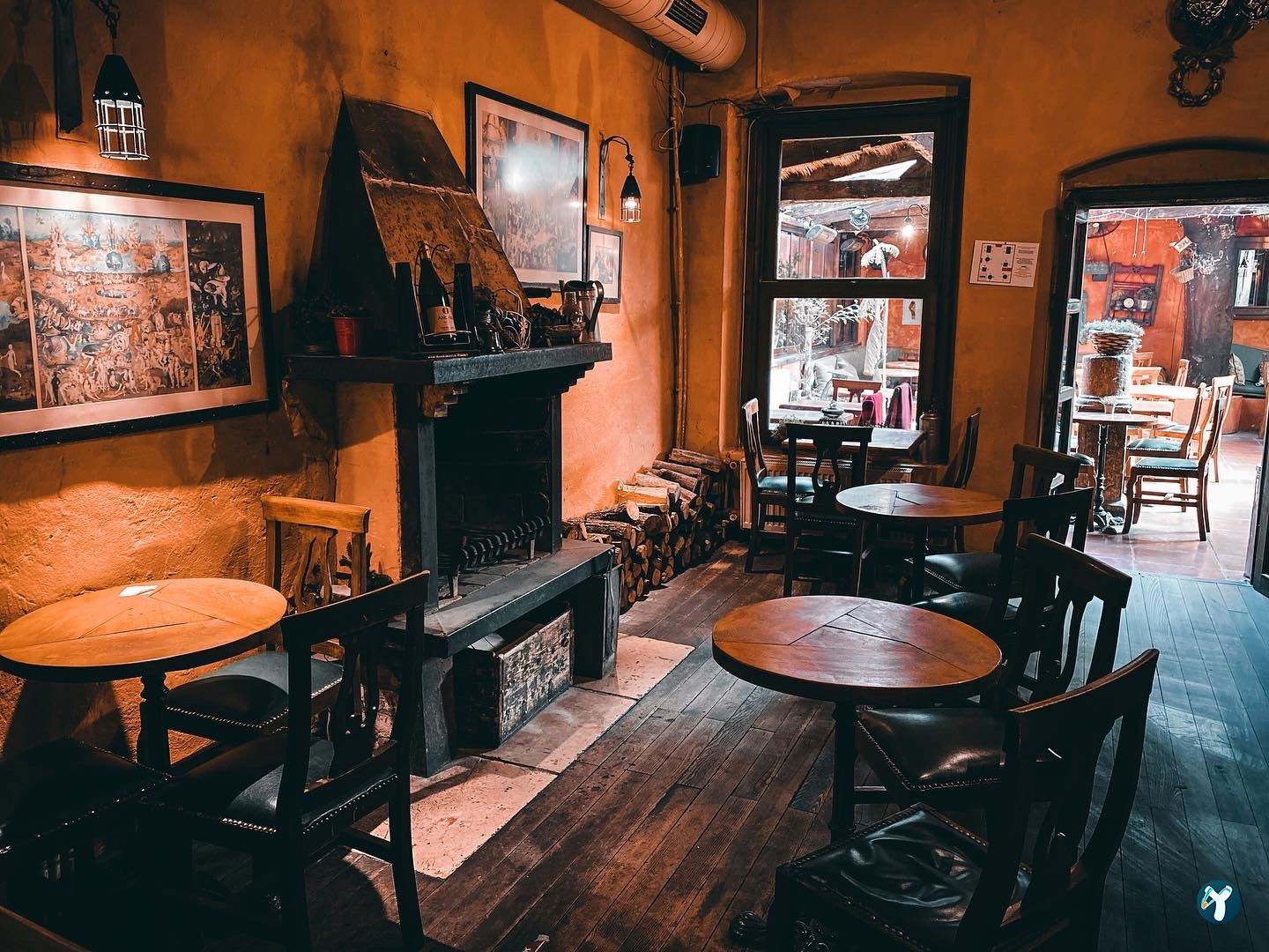 Lâl Cafe Bar