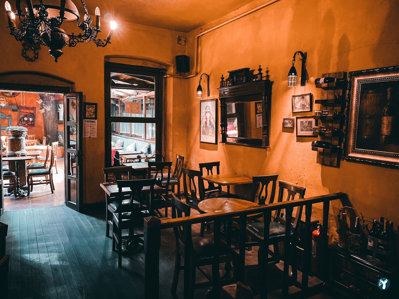 Lâl Cafe Bar