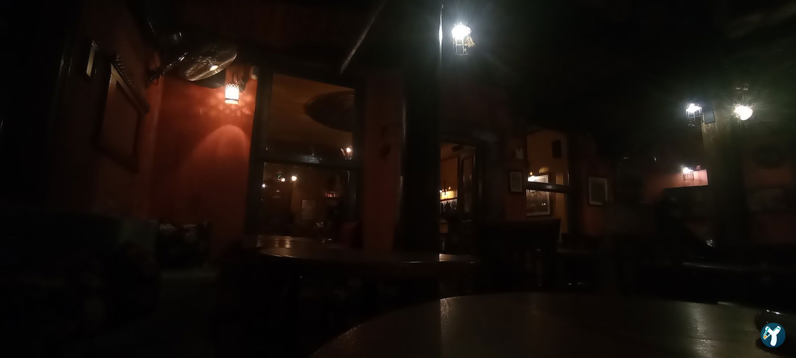 Lâl Cafe Bar