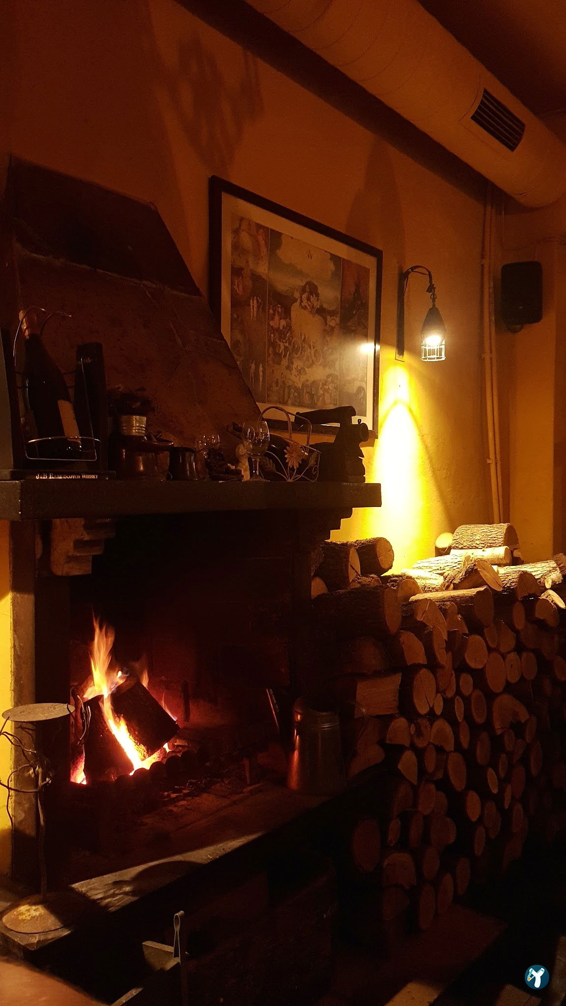 Lâl Cafe Bar