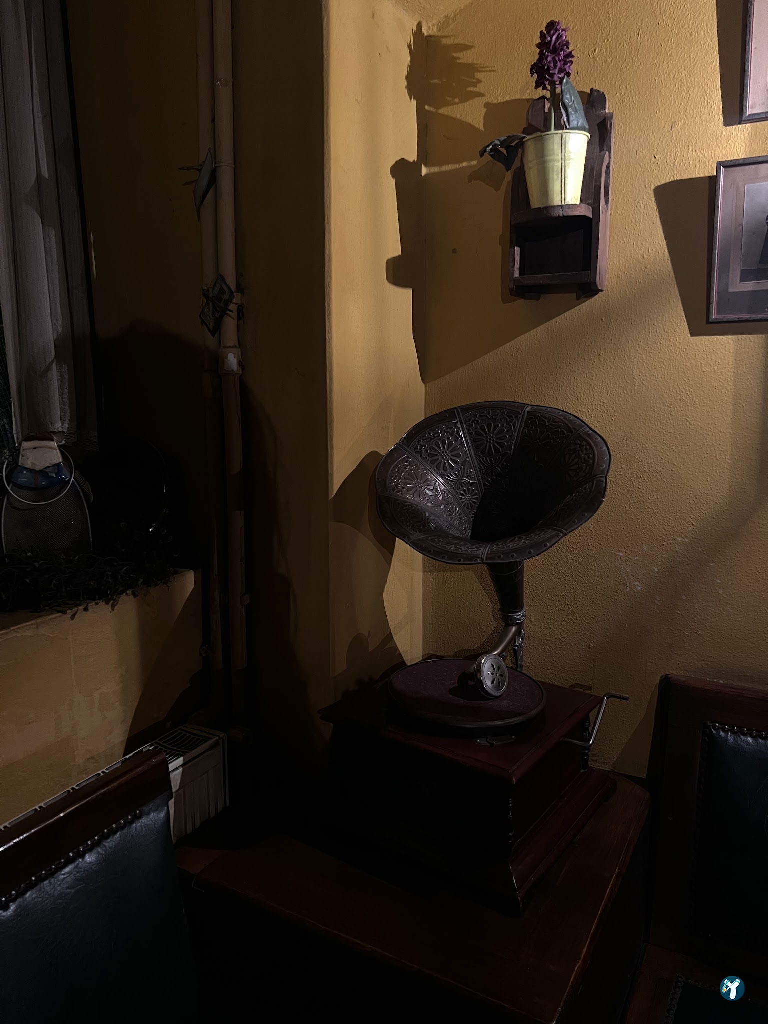 Lâl Cafe Bar
