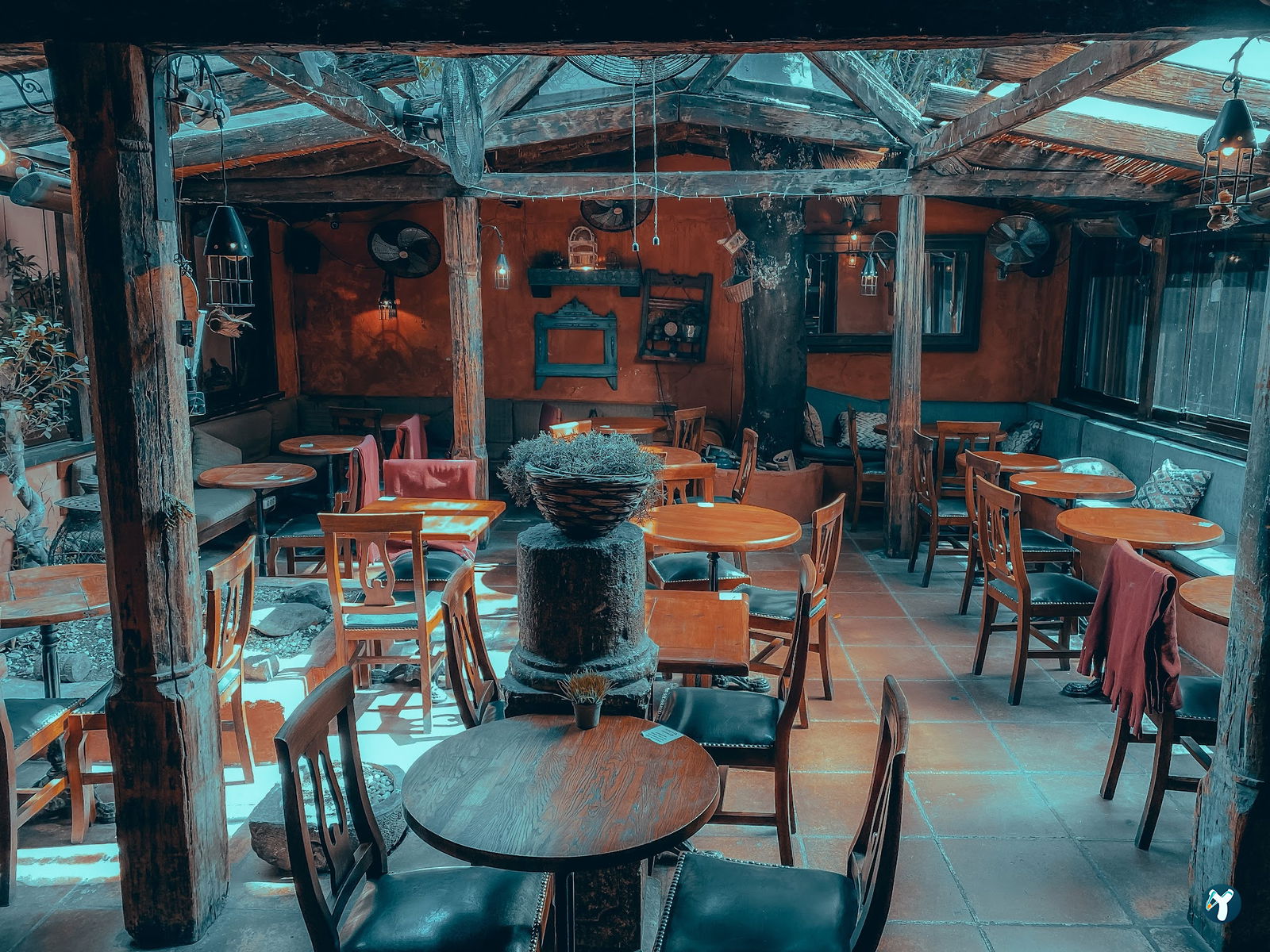 Lâl Cafe Bar