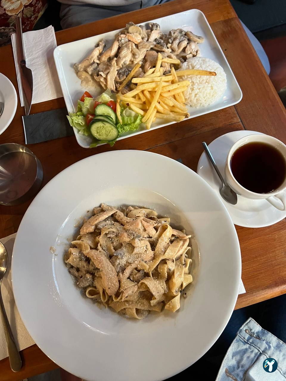 Lâl Cafe Bar