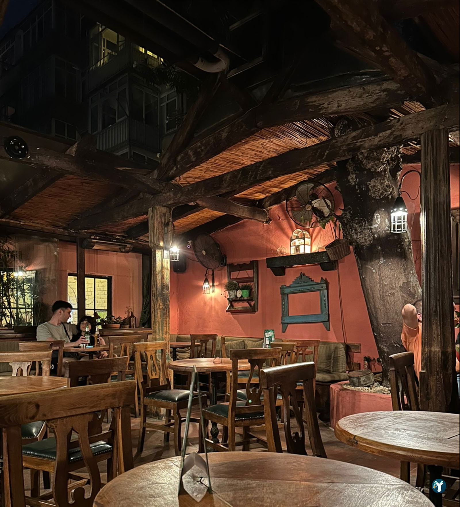 Lâl Cafe Bar