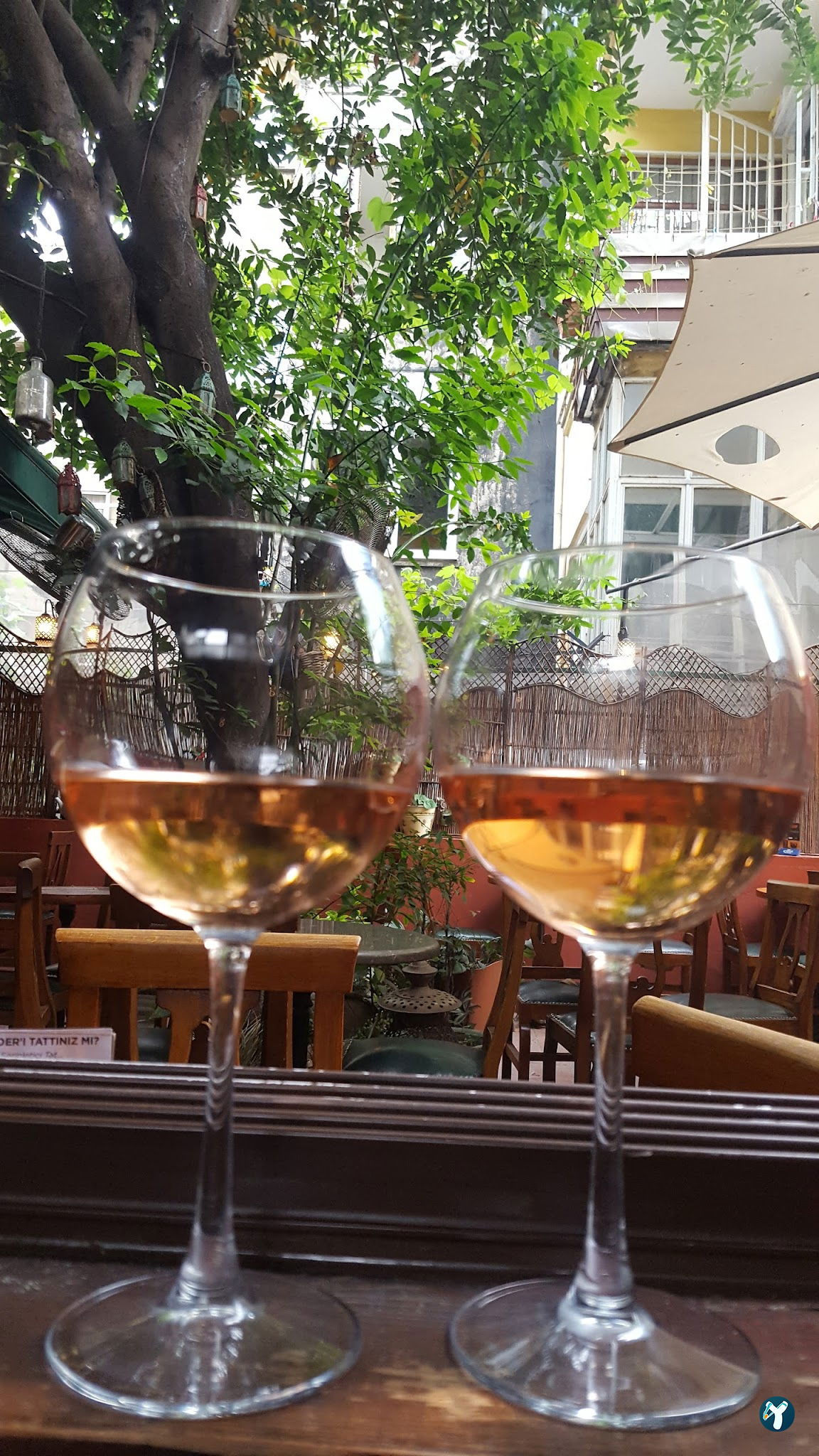 Lâl Cafe Bar