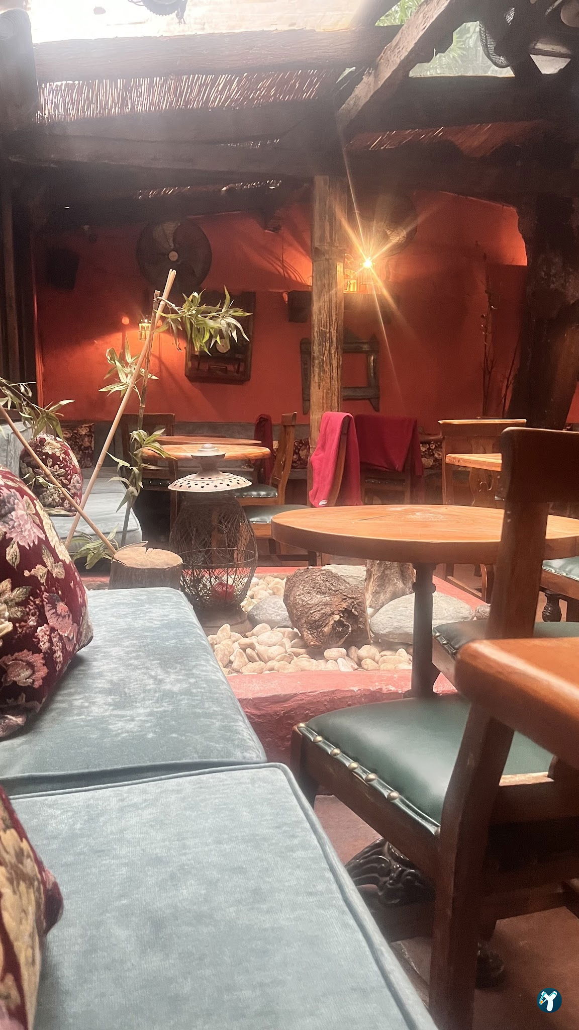 Lâl Cafe Bar