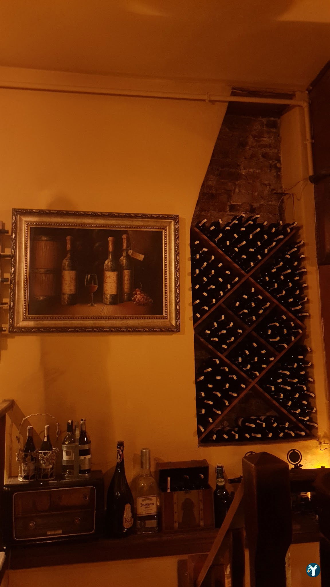 Lâl Cafe Bar